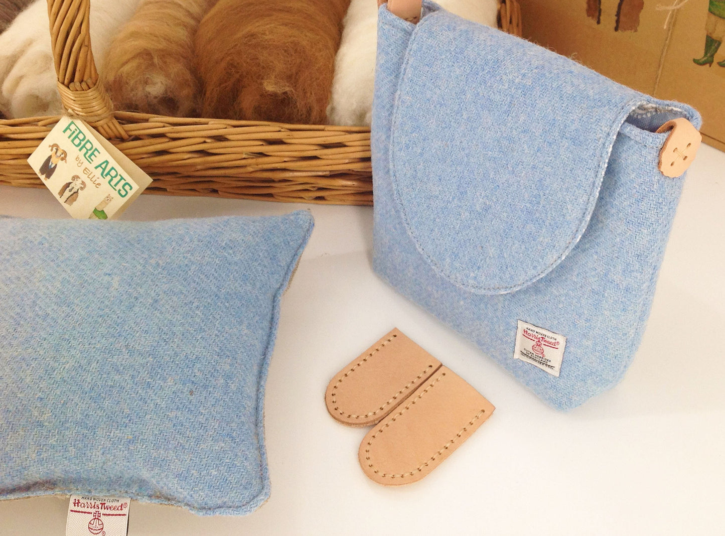 Premium Needle Felting Kit. Harris Tweed Bag and Wool Filled Needle Felting Mat, Multi Tool, Alpaca Fibre, Veg Tan Leather Finger Protectors