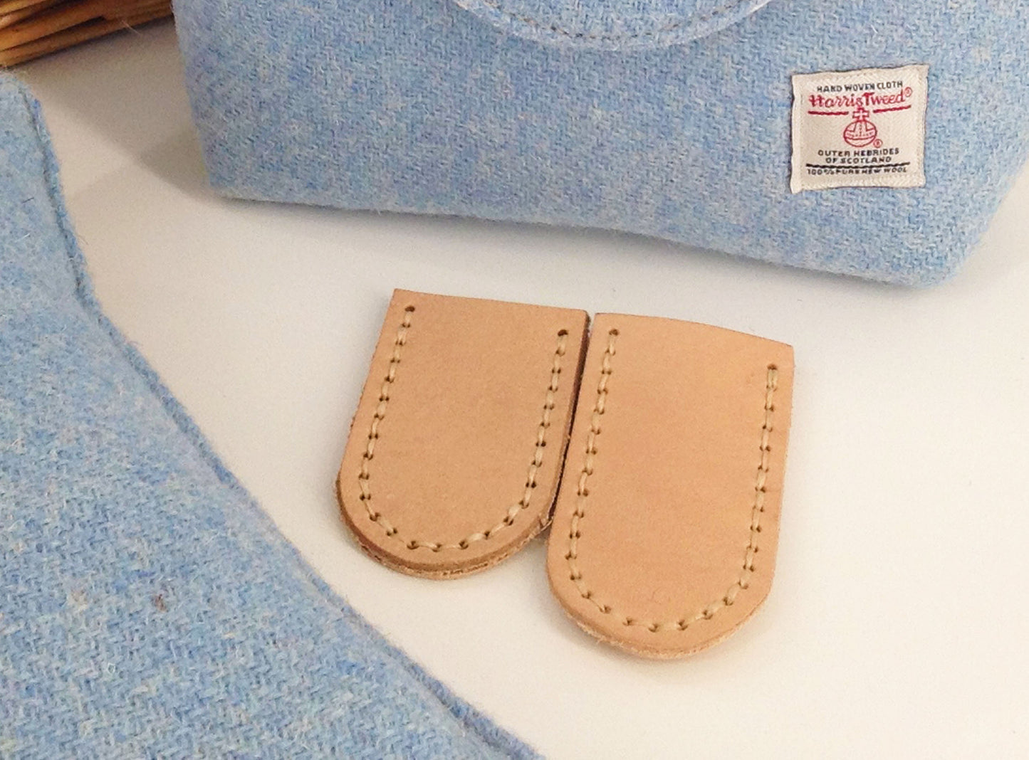 Premium Needle Felting Kit. Harris Tweed Bag and Wool Filled Needle Felting Mat, Multi Tool, Alpaca Fibre, Veg Tan Leather Finger Protectors