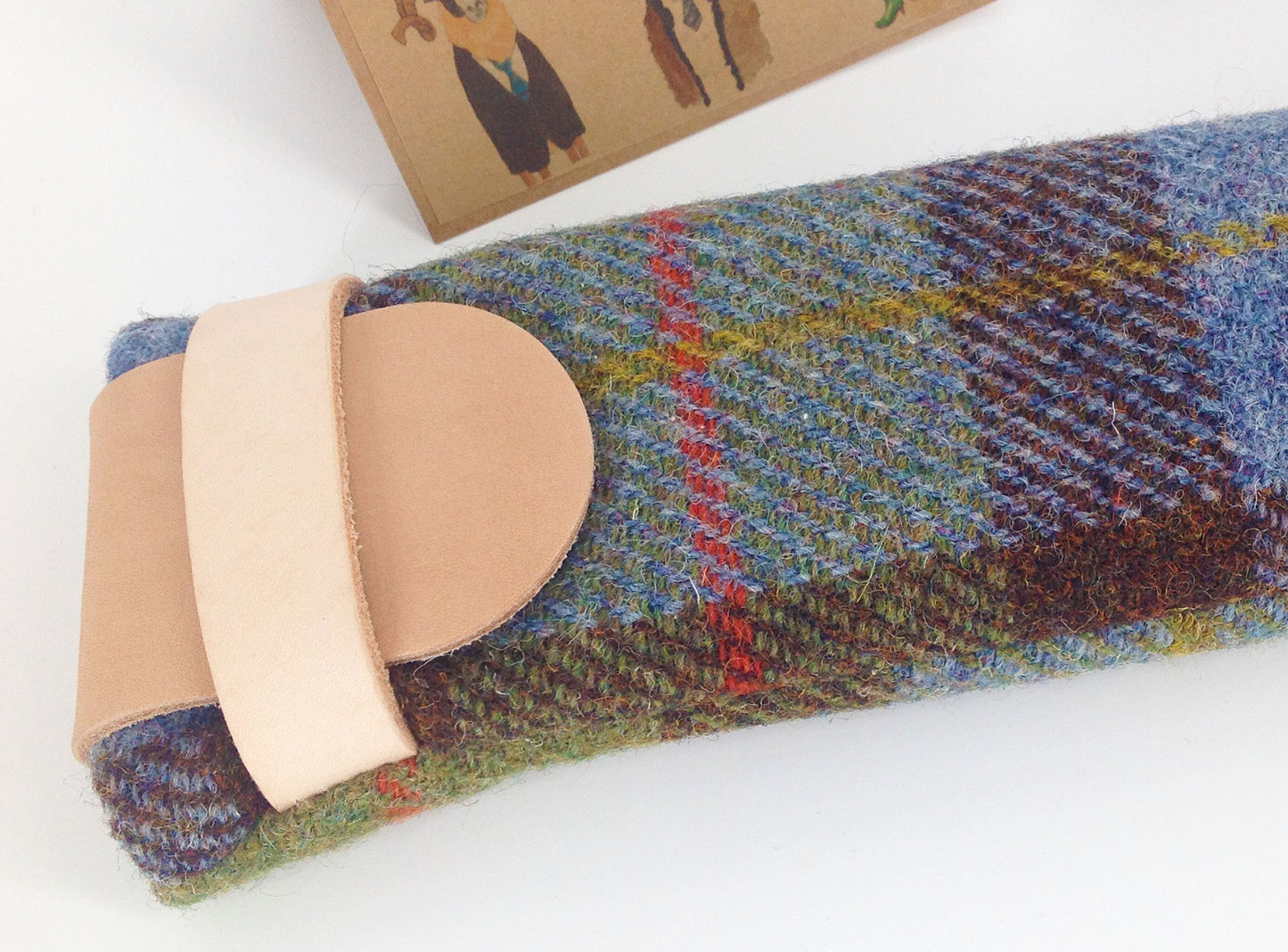 Dealgan Spindle Case in Hunting Macleod Harris Tweed. A Perfect fit for Scottish, Russian French or Italian Style Spindles